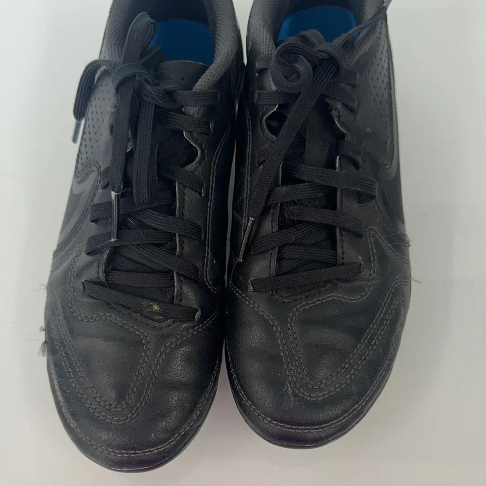 Nike Kids Black Athletic tempo cleats 5